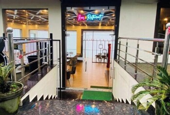 the pari world homestay and restaurant