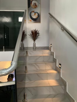 Grand Churchill Luxury Hotel,26 Modupe Johnson Cresent,3 star