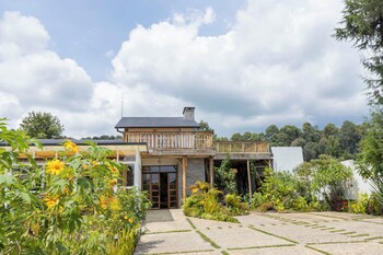footprints kinigi lodge