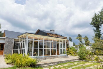 footprints kinigi lodge