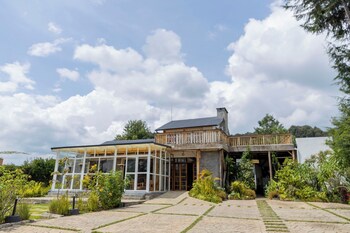 footprints kinigi lodge