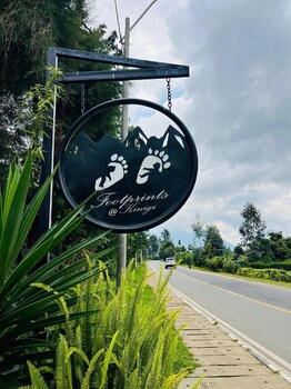 footprints kinigi lodge