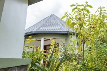 footprints kinigi lodge