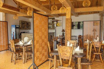 footprints kinigi lodge