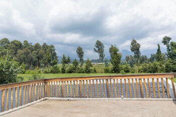 footprints kinigi lodge