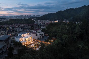 qingmo hidden mid mountain hotel