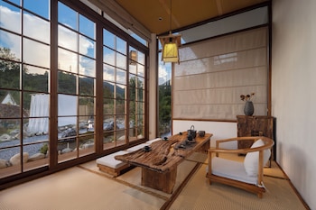 qingmo hidden mid mountain hotel