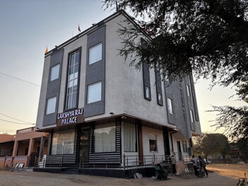 hotel lakshya raj palace khatushyamji