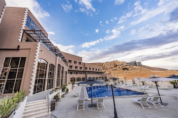 petra pillars luxury hotel