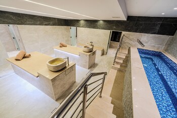 petra pillars luxury hotel