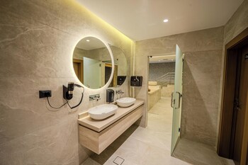 petra pillars luxury hotel