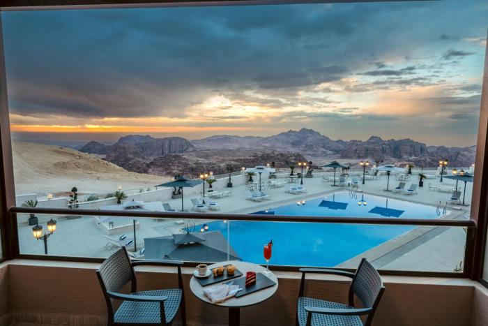petra pillars luxury hotel