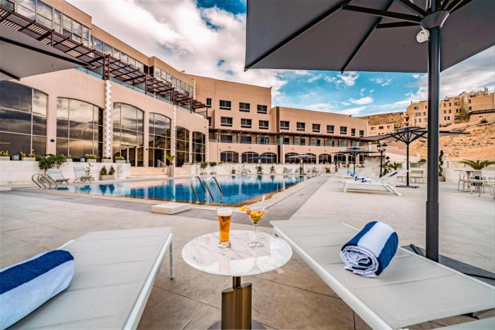petra pillars luxury hotel