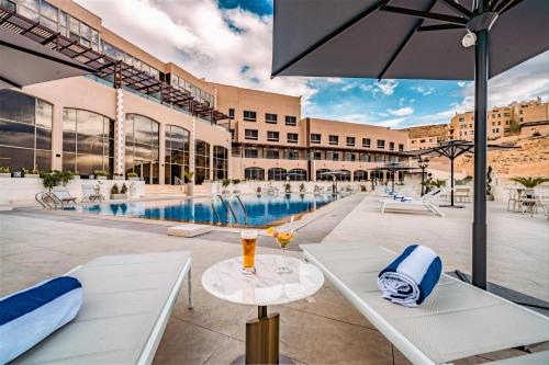 petra pillars luxury hotel