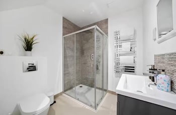 flat 1 victoria grove