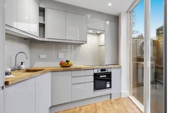 Flat 1 Victoria Grove,,2 star