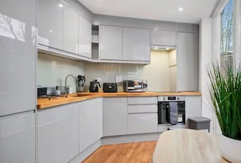 Flat 1 Victoria Grove,,2 star