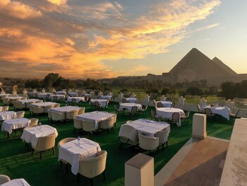 sahary pyramids view hotel
