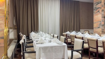 sahary pyramids view hotel