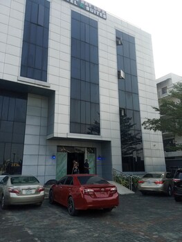 de bay lux hotel lekki lagos