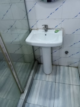 de bay lux hotel lekki lagos
