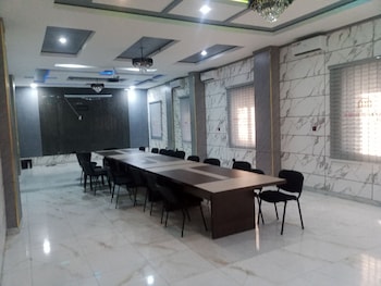 de bay lux hotel lekki lagos