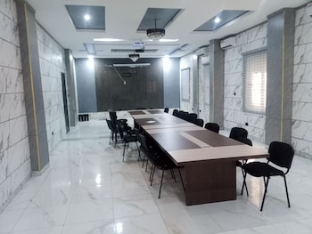 de bay lux hotel lekki lagos