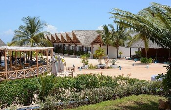 canary kendwa beach resort
