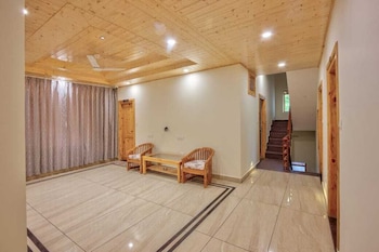 onlystay surya mall road manali