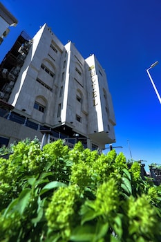 mg crown hotel 2