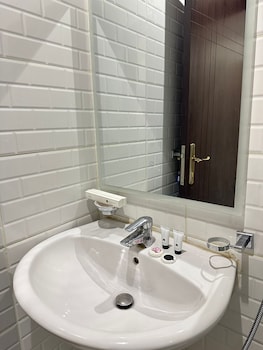 mg crown hotel 2