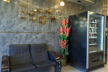mg crown hotel 2