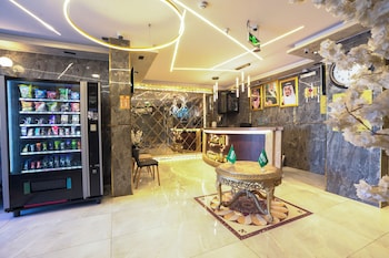 mg crown hotel 2