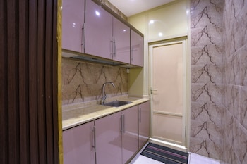 mg crown hotel 2