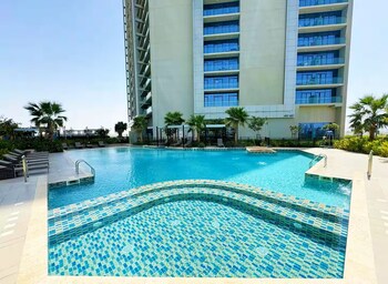 vogue aykon city business bay near metro station