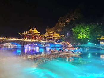 fenghuang oldtown fuyuan riverside hotel