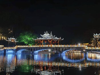 fenghuang oldtown fuyuan riverside hotel