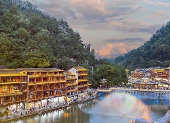fenghuang oldtown fuyuan riverside hotel