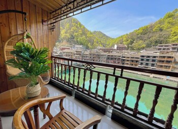 fenghuang oldtown fuyuan riverside hotel