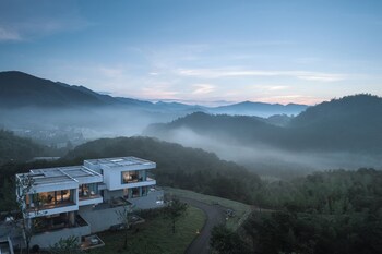 lostvilla green gable anji