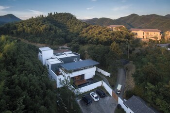 lostvilla green gable anji