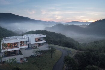 lostvilla green gable anji