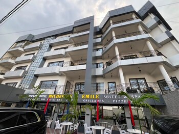 apparthotel micheline et emile suites and spa bastos