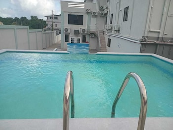 luxeley hotel and suites
