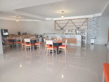 luxeley hotel and suites