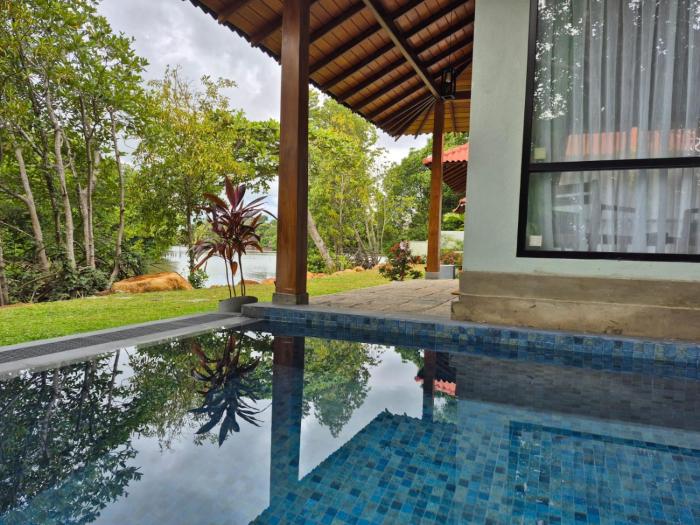 river shades hotel