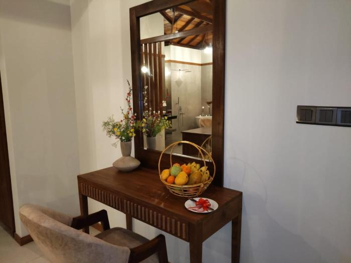 river shades hotel