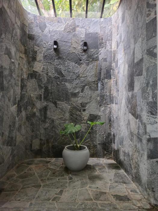 river shades hotel