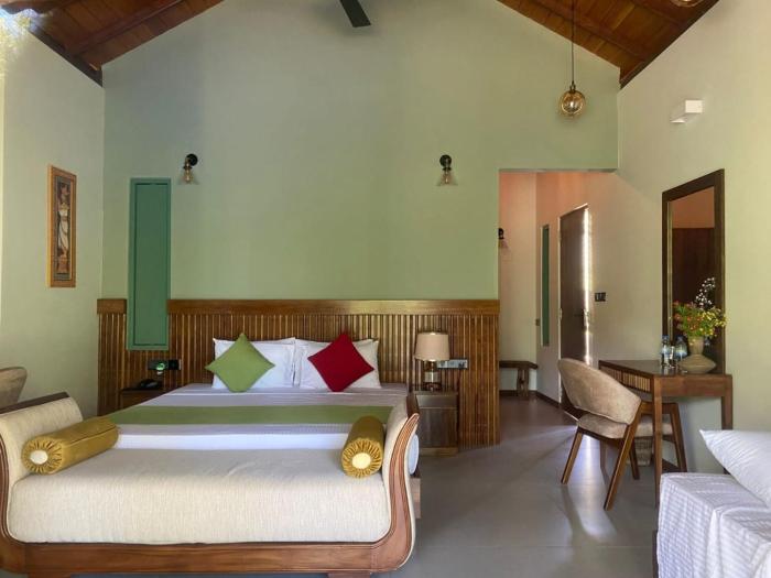 river shades hotel