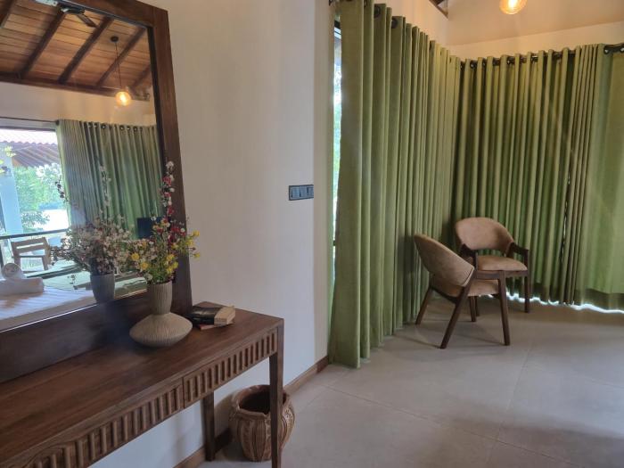 river shades hotel